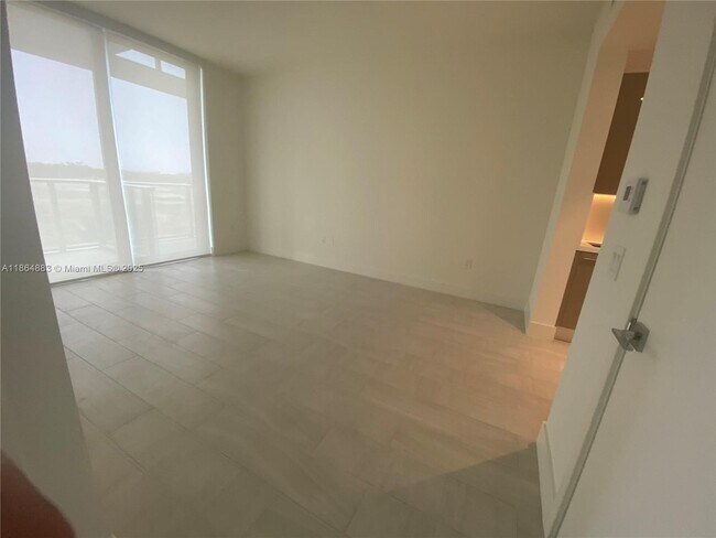 Building Photo - 2000 Metropica Wy