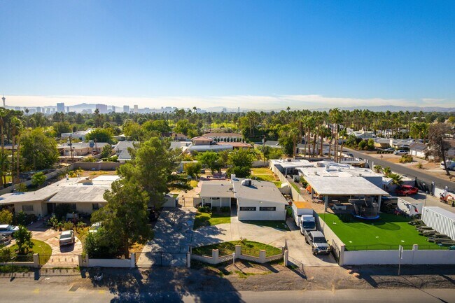 Building Photo - Historic Neighborhood + Utilities Included | 3BR with Backyard Oasis and Detached casita