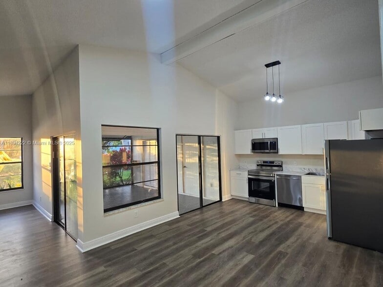 Primary Photo - 4247 Willow Pond Cir