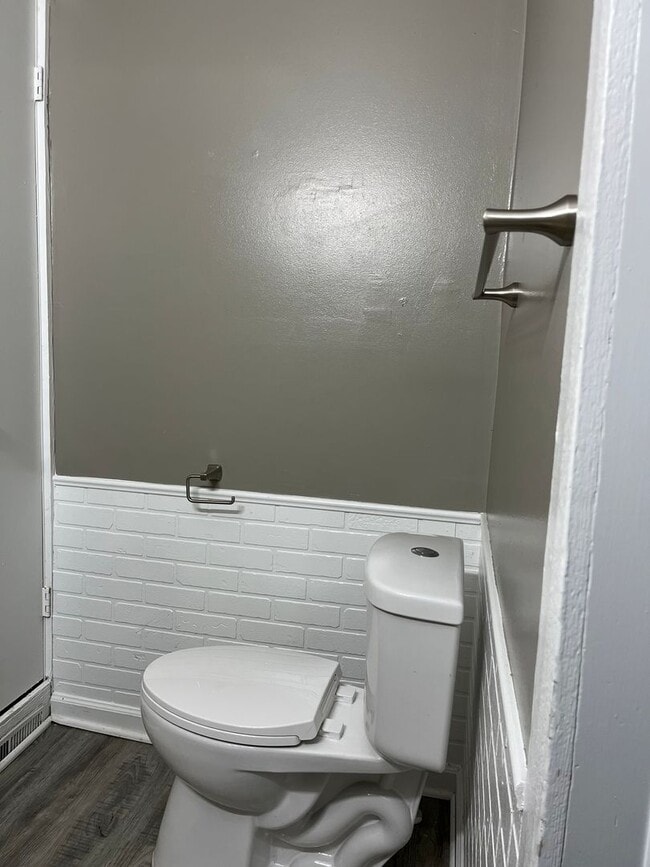 Building Photo - 3 bedroom 1 bath
