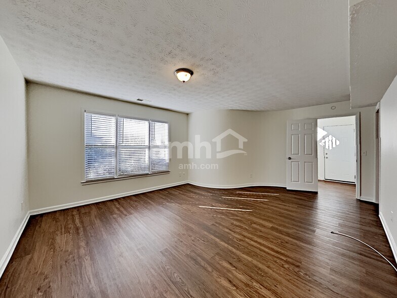 Building Photo - 893 Wellsley Ct