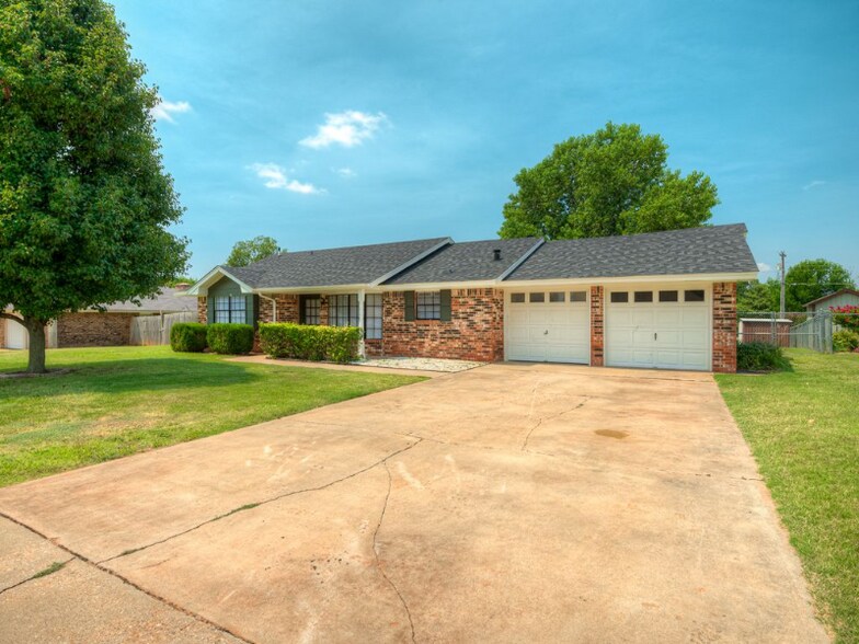 Building Photo - 715 S Pleasant View Dr
