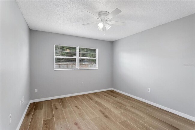 Building Photo - 8609 Sunny Hollow Ln