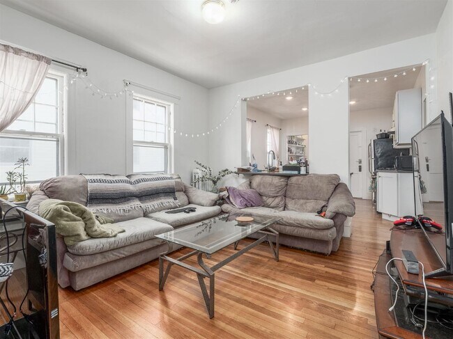 Building Photo - 97 2nd St