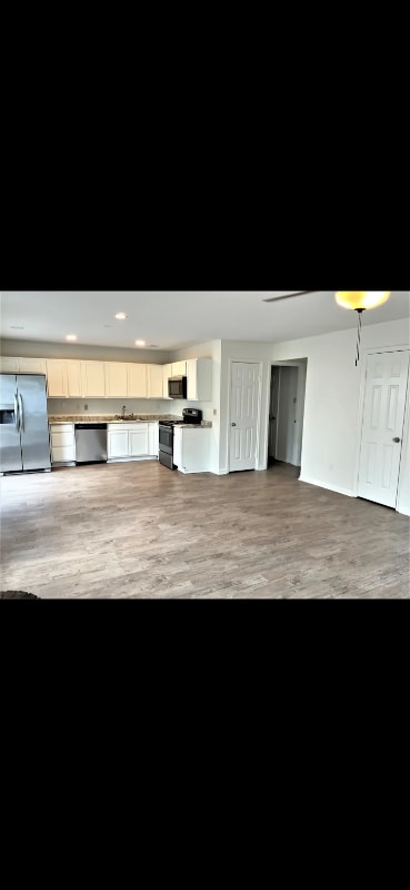 Building Photo - 1803 Shoreline Dr