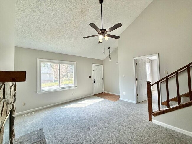 Building Photo - 825 Rawls Dr