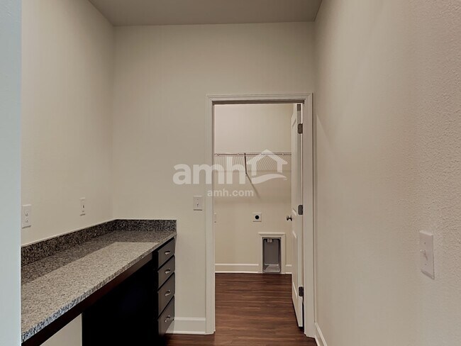 Building Photo - 5915 Hampton Creek Rd
