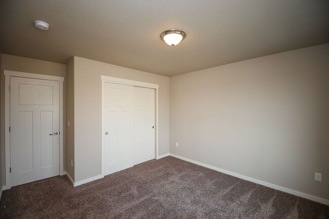 Building Photo - 4 Bedroom Home in Wellington