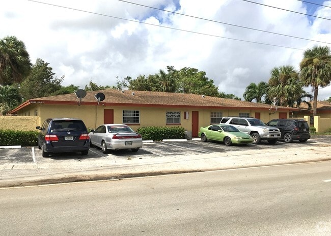 Primary Photo - Lake Success Apartments