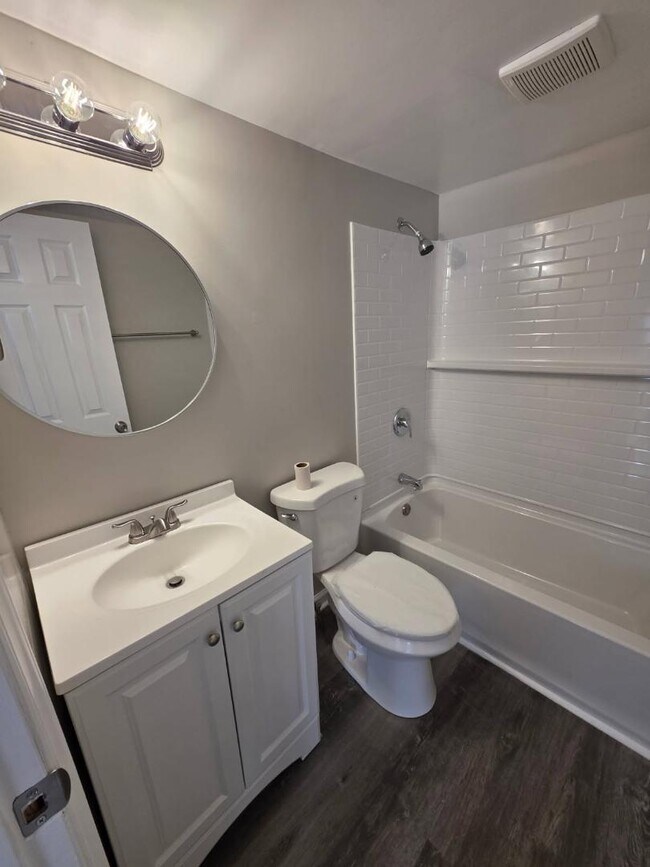 Building Photo - 206 Hedgecock Rd