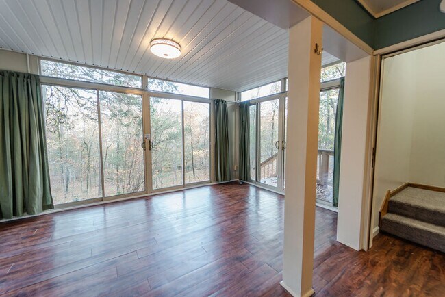 Building Photo - Beautiful 4 bedroom, 3 bathroom home on the East End of Hot Springs Village. Pets are considered ...