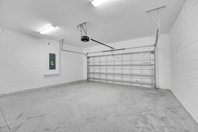 Building Photo - 4572 Nautilus Cir