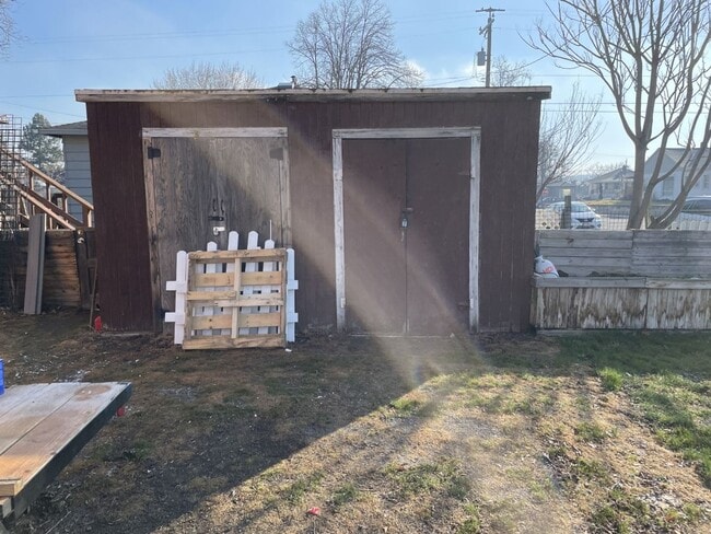 Building Photo - 847/849 3rd St.