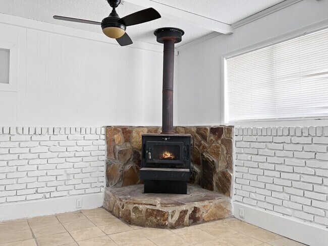 Building Photo - 2150 Alfred Ln