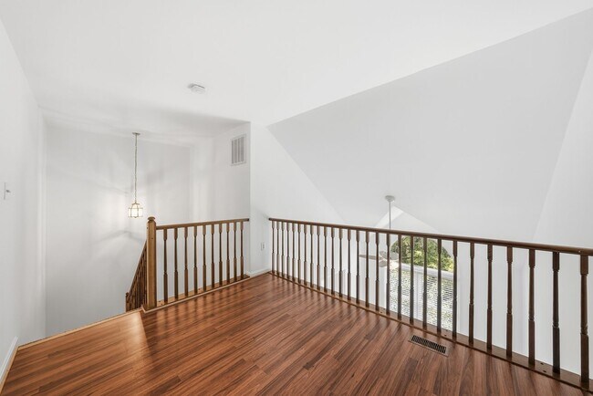 Building Photo - 46733 Woodmint Terrace