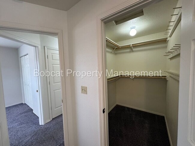 Building Photo - 4123 Sweetwater Dr