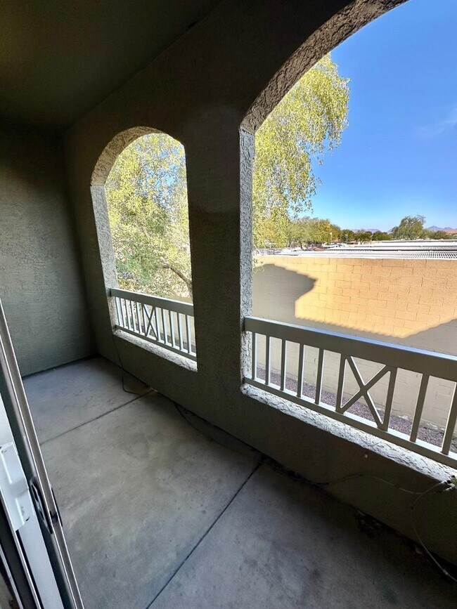 Building Photo - 1920 E Bell Rd