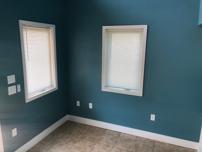 Building Photo - Newer tiny home in Harrisburg, OR!