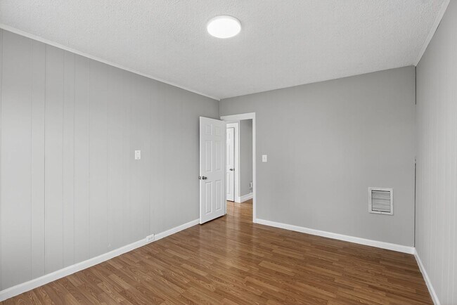 Building Photo - Narcissus