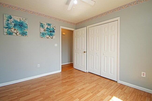 Building Photo - 235 Quail Run Dr