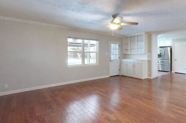 Building Photo - 2819 Fortuna Dr