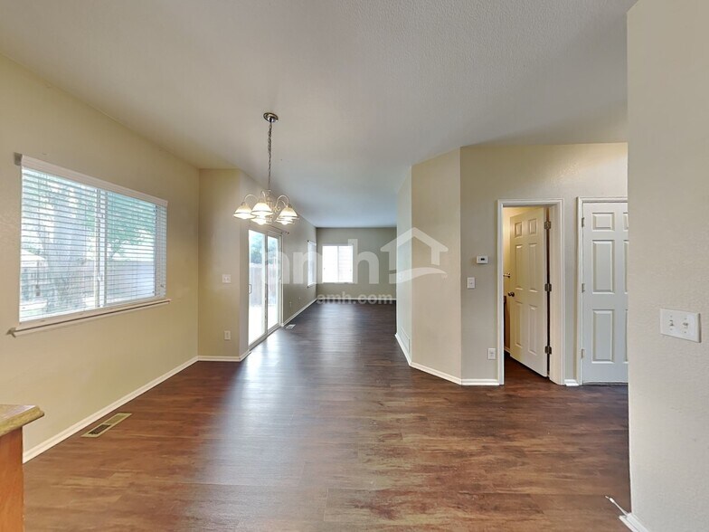 Building Photo - 9826 Kenton Cir