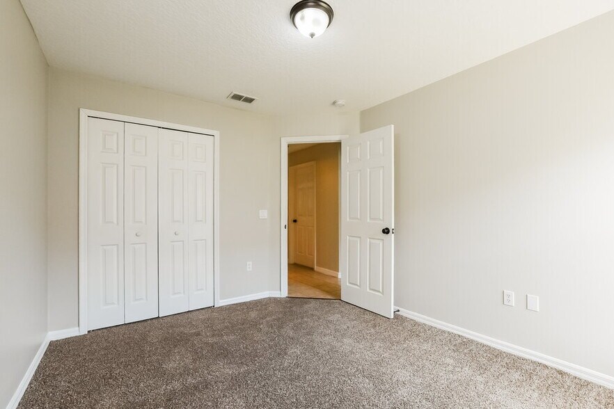 Building Photo - 137 Thornbury Dr
