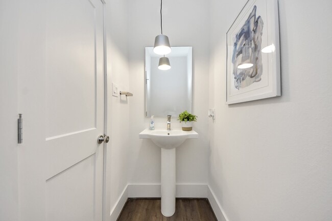 Building Photo - 7502 B Carver Rd