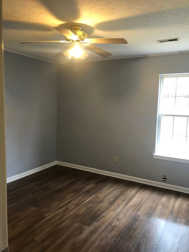 Building Photo - 730 Andra Dr