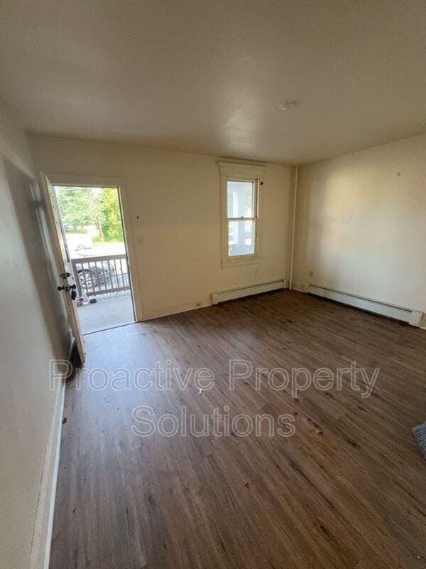 Building Photo - 532 Alder St