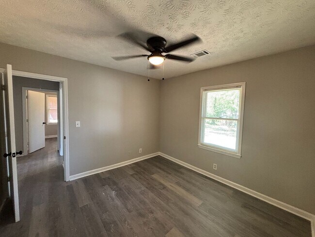 Building Photo - New On the Market!