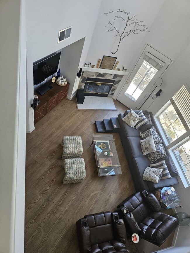 Building Photo - Modern 3BD/3BA Townhouse in Prime Union Ci...