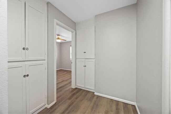 Building Photo - 2607 NE Walker St