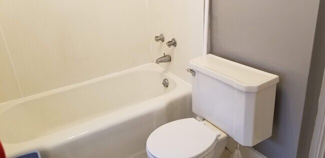 Downstairs private bath with BR #4 - 916 E Stewart St