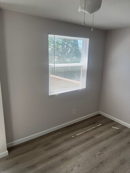 Building Photo - 4668 Tesson St