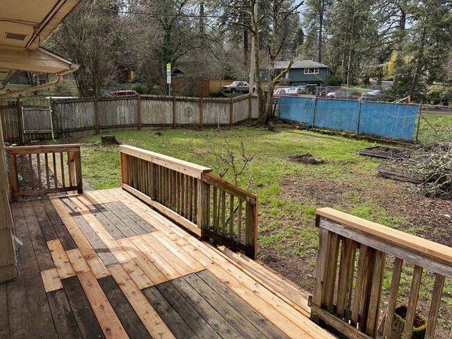 Building Photo - Updated 2 bedroom 1.5 bath duplex in Eugene!