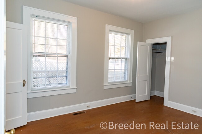 Building Photo - 702 W Union St