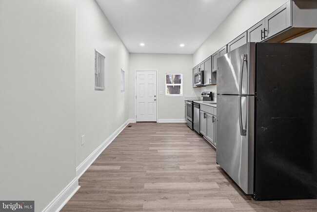 Building Photo - 3 bedrooms, 3.5 bathrooms