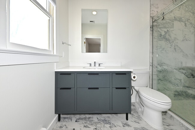 Building Photo - 62 Elm St