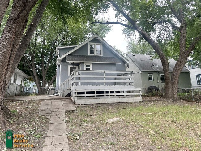 Building Photo - 4 Bedroom Home Close to Theodore Wirth Park