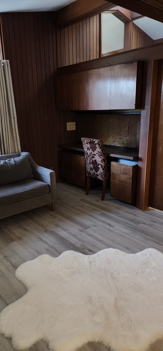 Building Photo - 100 Wimbledon Way