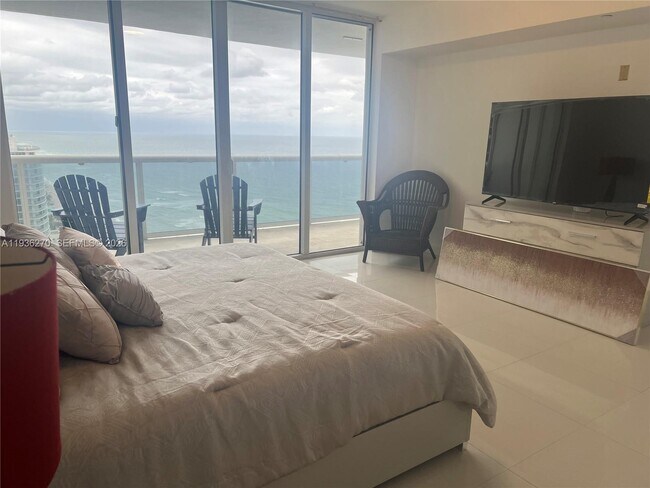 Building Photo - 1830 S Ocean Dr