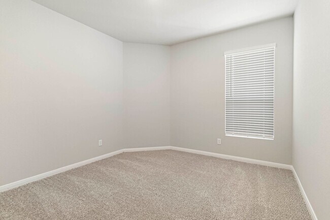 Building Photo - Brand New Amanda Park Townhome | 3 Bed, Private Yard & Modern Finishes
