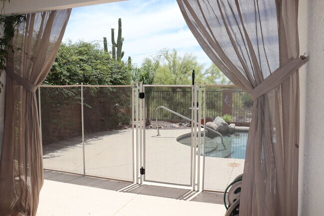 Building Photo - 4943 W Rosebay Dr