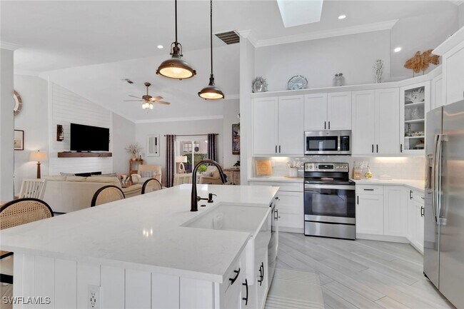 Building Photo - 1151 Jardin Dr