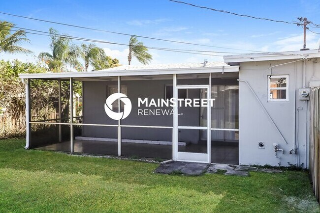 Building Photo - 2 Bedroom Pet-Friendly Home in North Palm ...