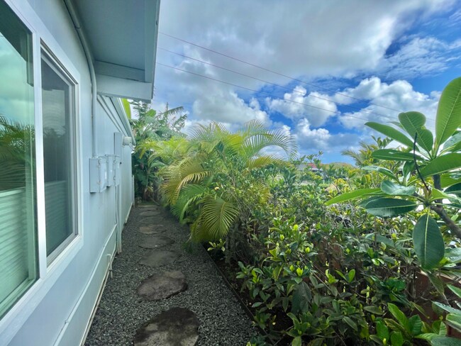 Building Photo - 1508 Keolu Dr