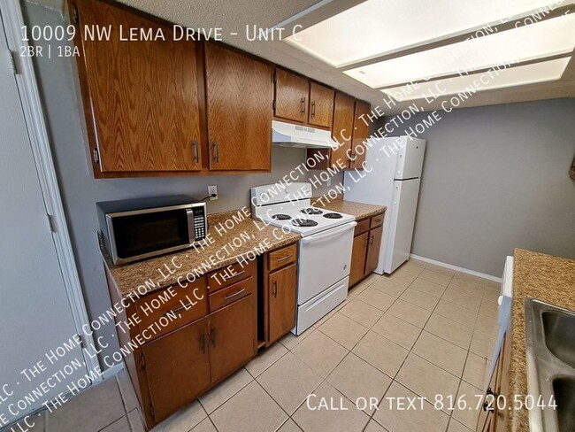 Building Photo - Clean and Spacious - 2 bed, 1 bath, 1 car ...