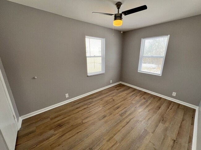 Building Photo - Cozy 2-Bedroom Apartment in Riverside!
