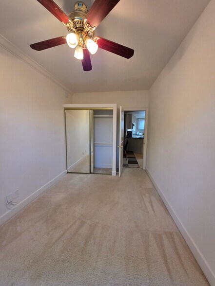 Building Photo - 390 S Sepulveda Blvd